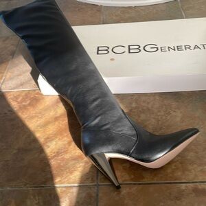 NEW BCBG KNEE HIGH BLACK BOOTS 7.5